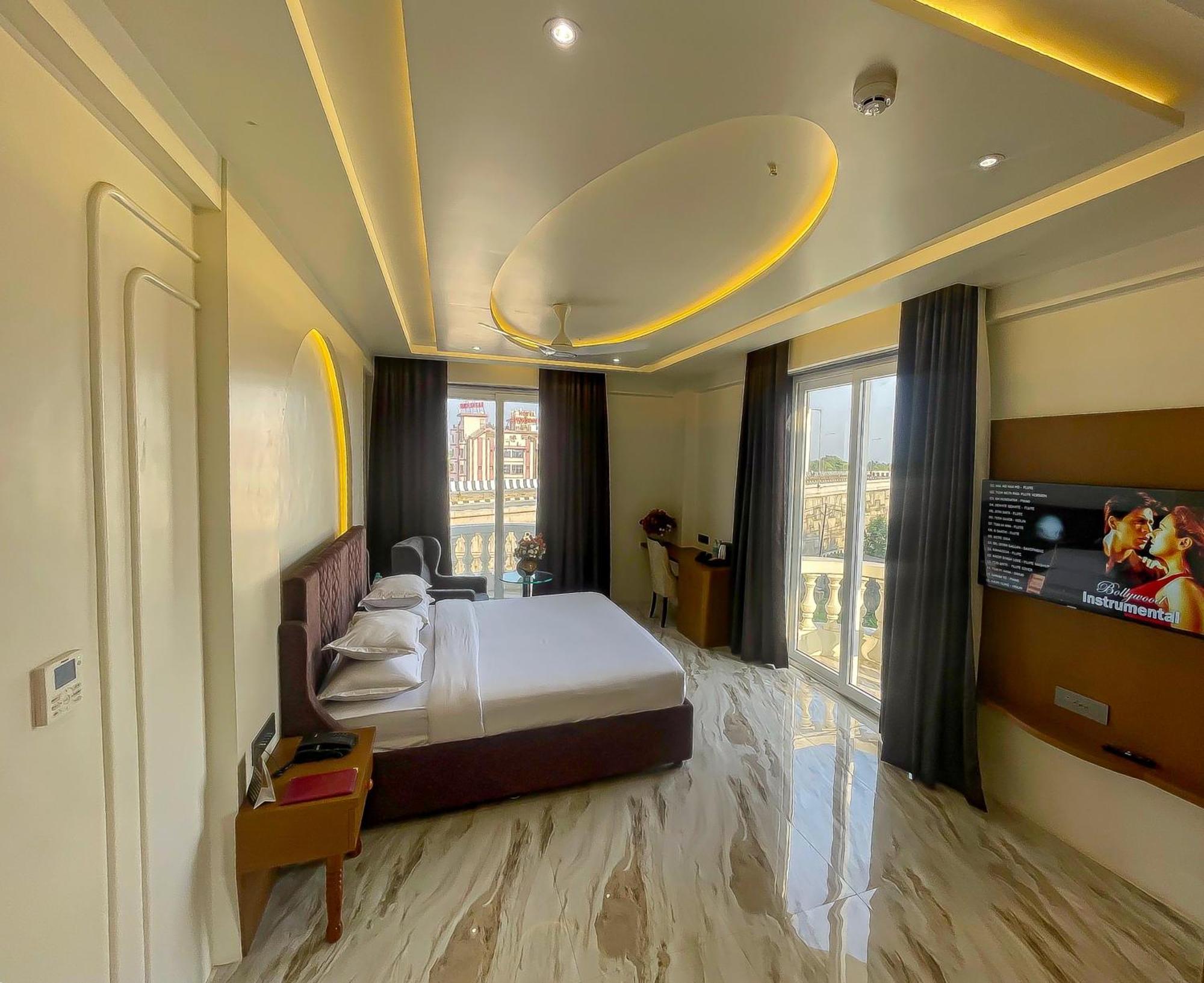 The S Crown Somnath Hotel ภายนอก รูปภาพ