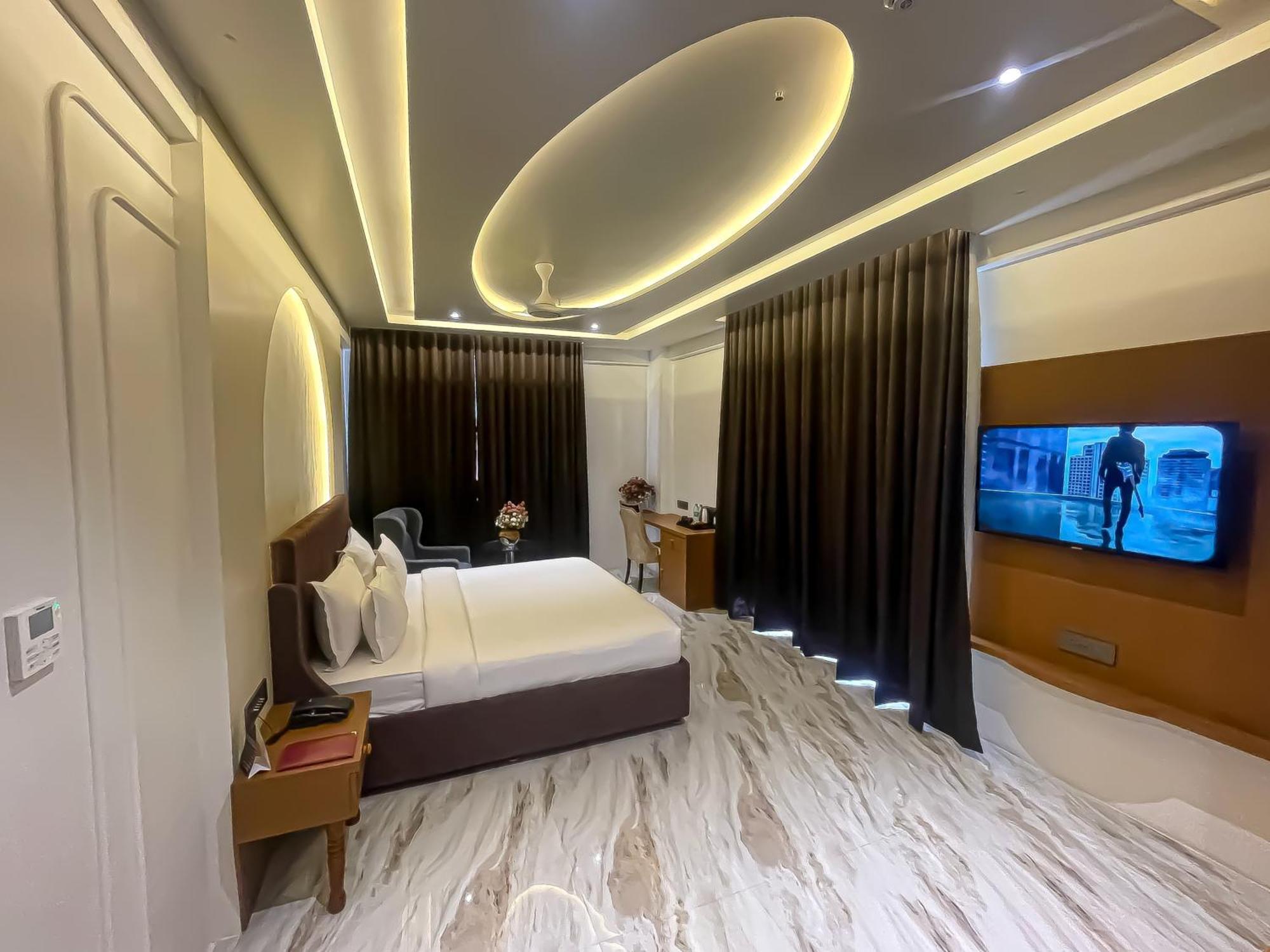 The S Crown Somnath Hotel ภายนอก รูปภาพ