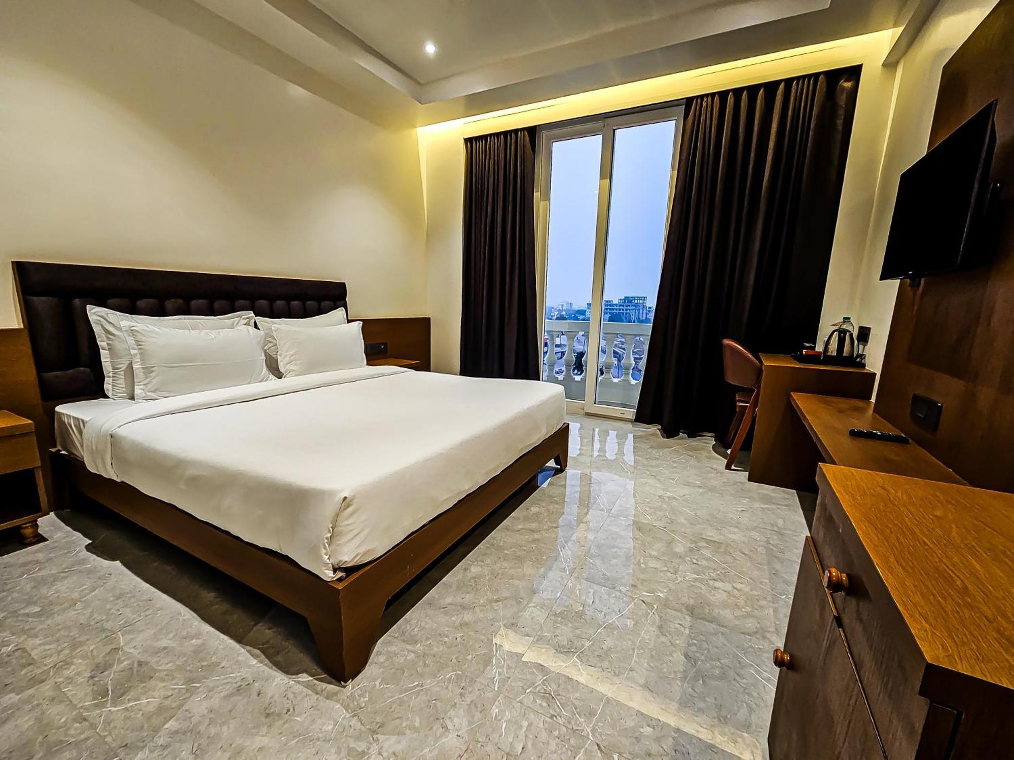 The S Crown Somnath Hotel ภายนอก รูปภาพ
