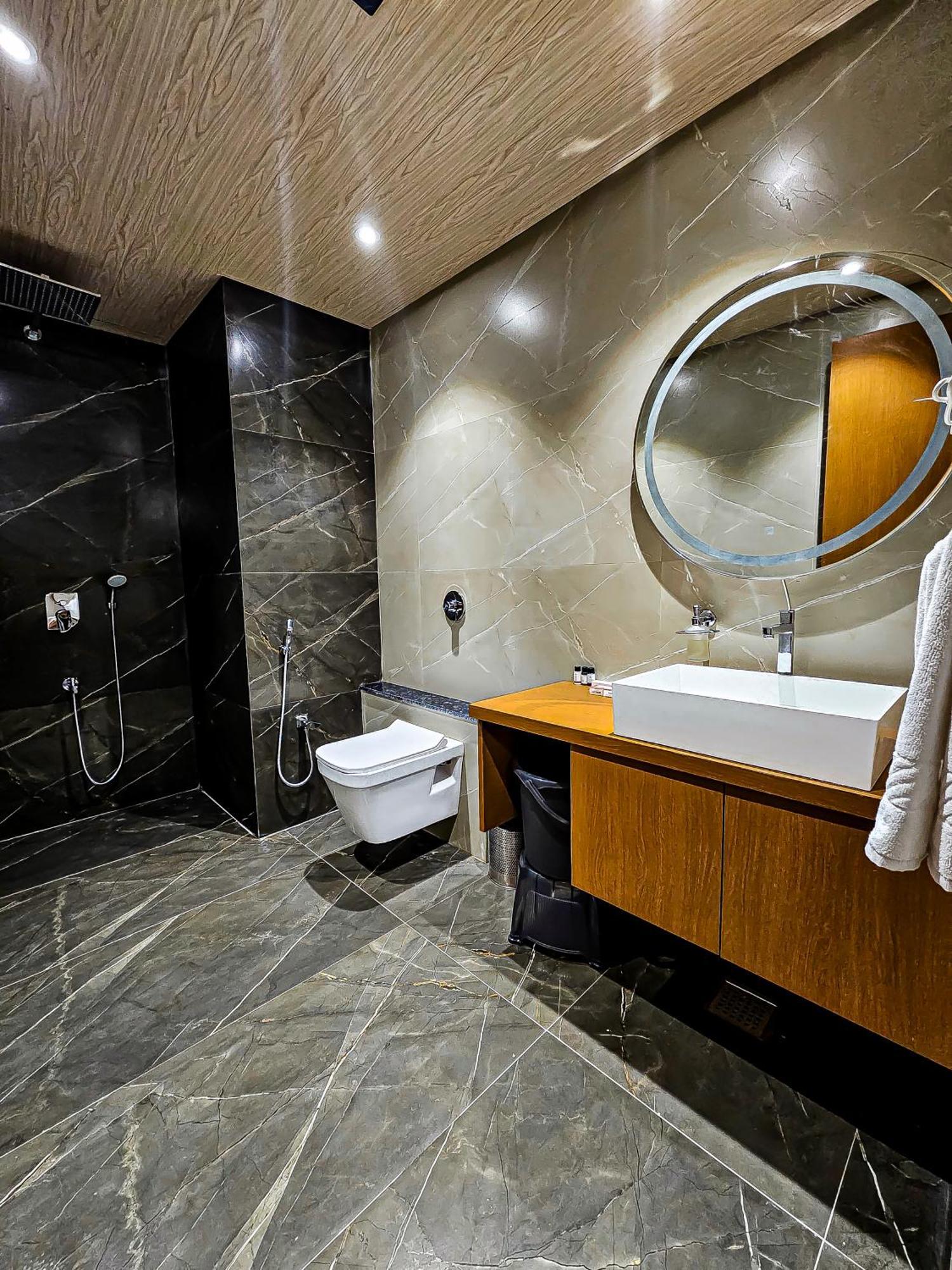 The S Crown Somnath Hotel ภายนอก รูปภาพ