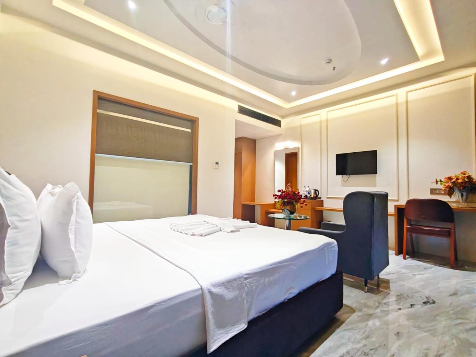The S Crown Somnath Hotel ภายนอก รูปภาพ