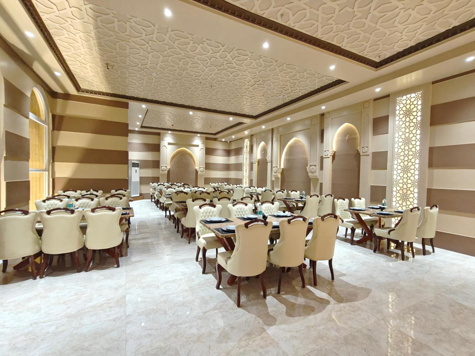 The S Crown Somnath Hotel ภายนอก รูปภาพ