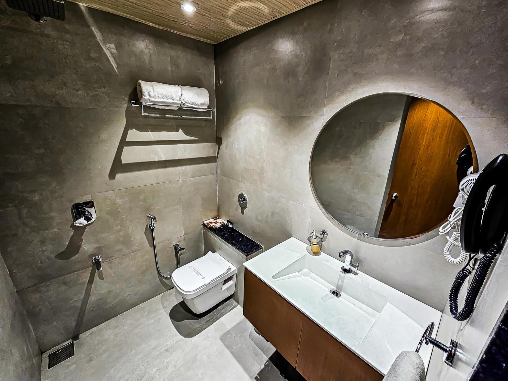 The S Crown Somnath Hotel ภายนอก รูปภาพ