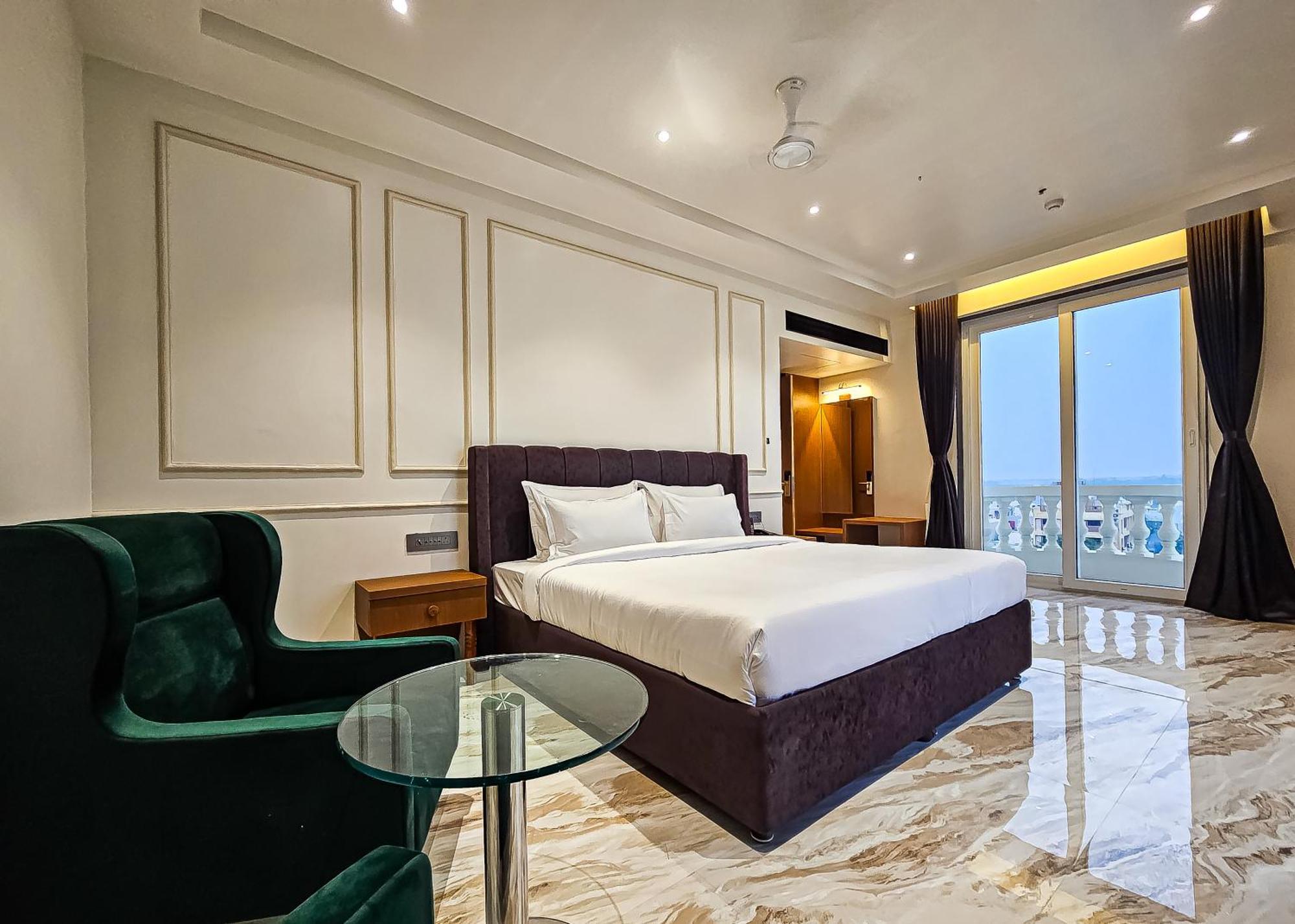 The S Crown Somnath Hotel ภายนอก รูปภาพ